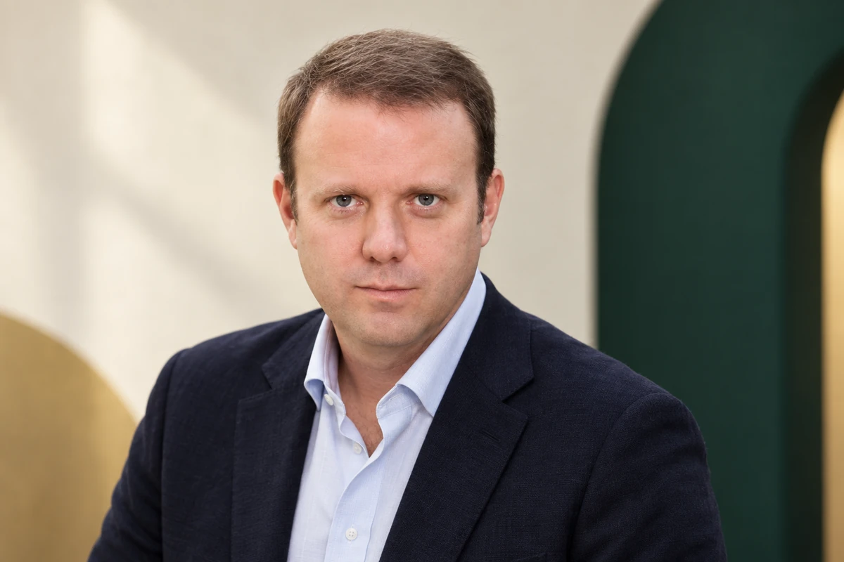 Portrait éditorial généré de Christopher Descours