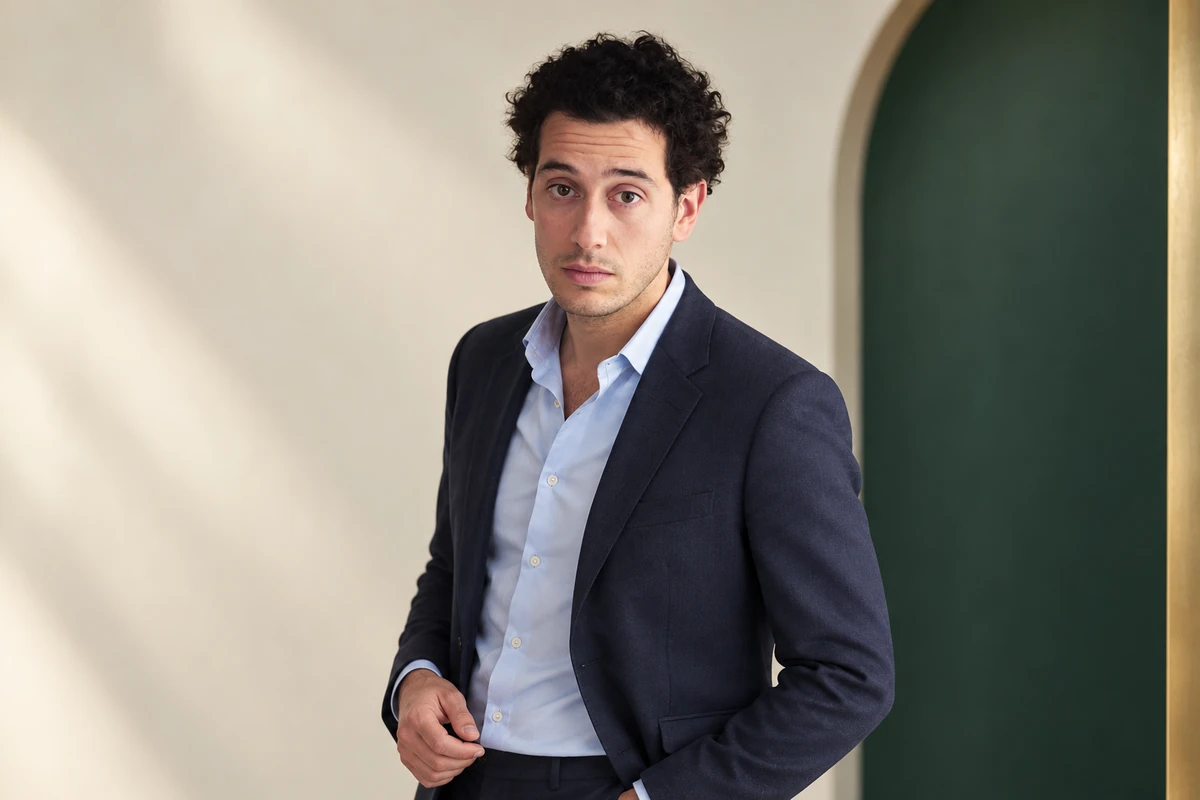 Portrait éditorial généré de Daniel Marhely