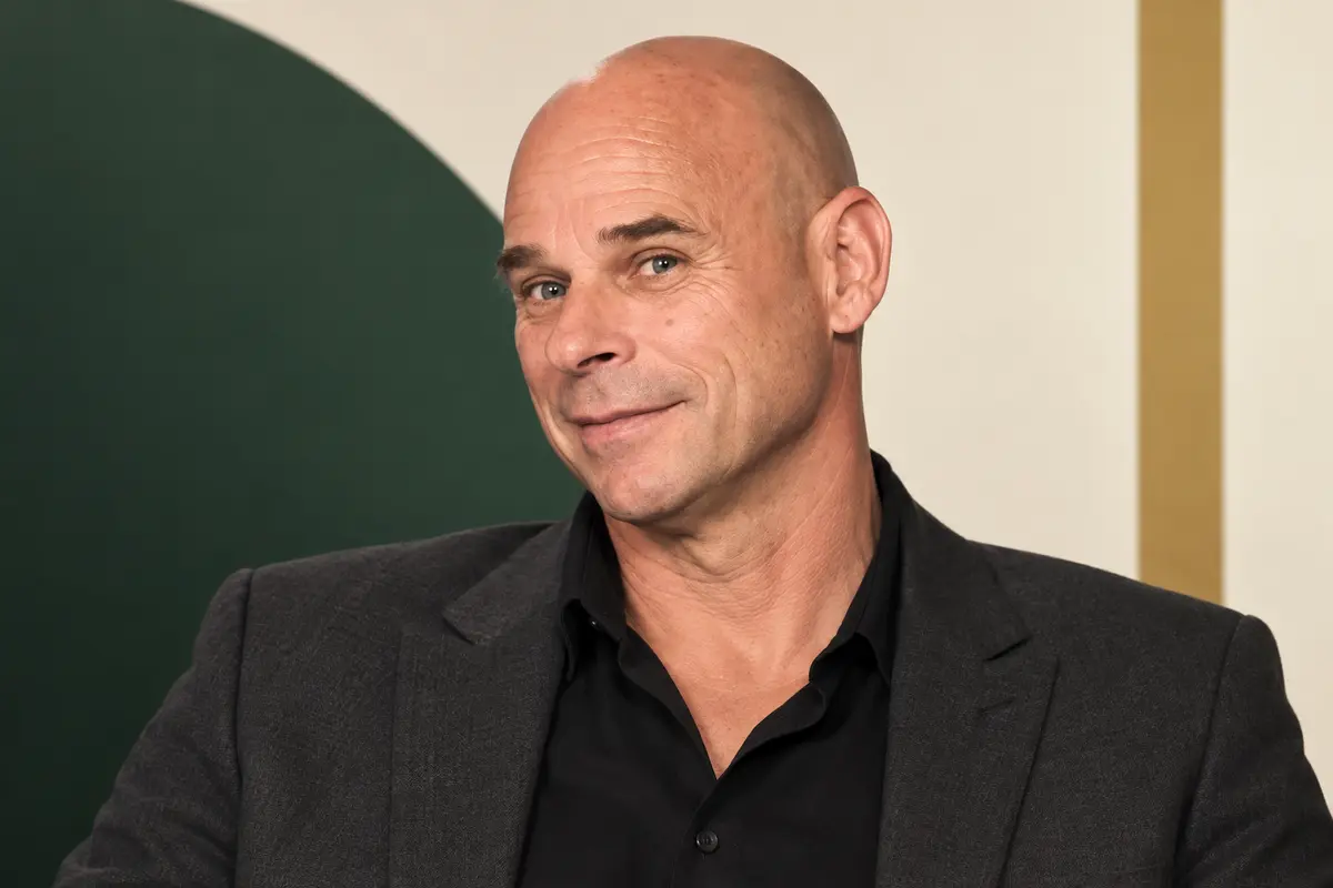 Portrait éditorial généré de Guy Laliberté