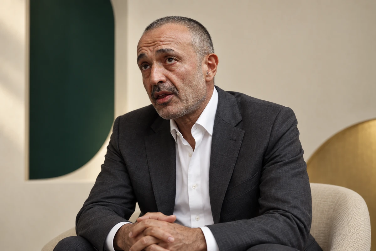 Portrait éditorial généré de Iskandar Safa