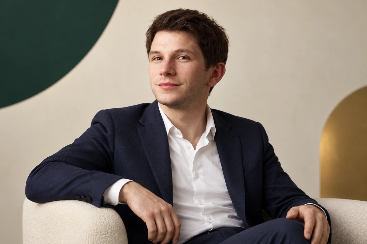 Portrait éditorial généré de Ivan Schneider