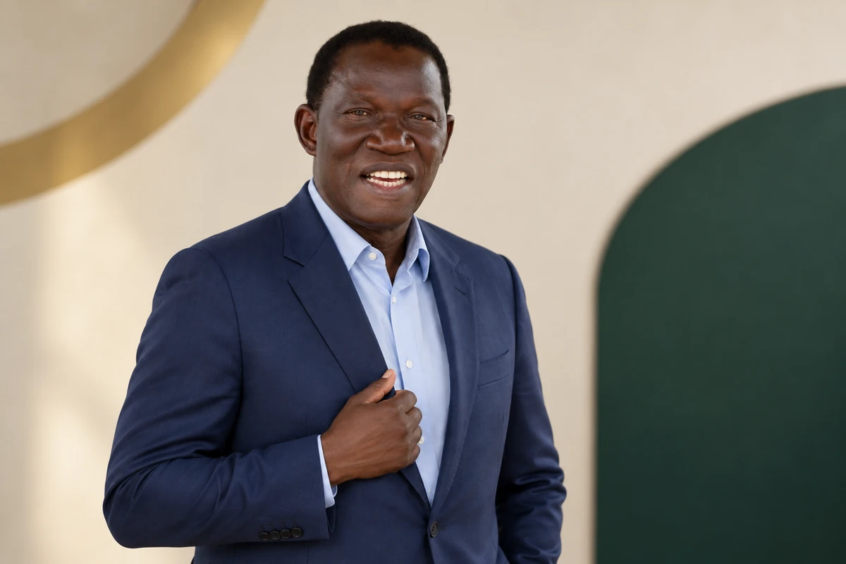 Portrait éditorial généré de Koné Dossongui