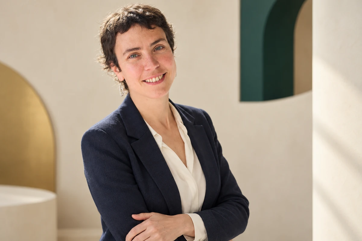 Portrait éditorial généré de Marie Ekeland