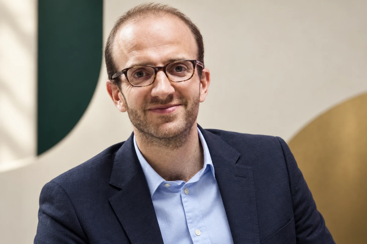 Portrait éditorial généré de Michel de Rovira