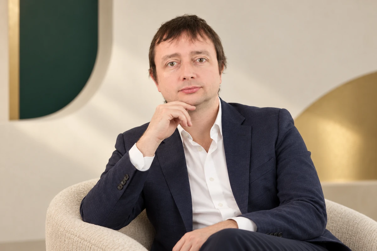 Portrait éditorial généré de Miroslaw Klaba