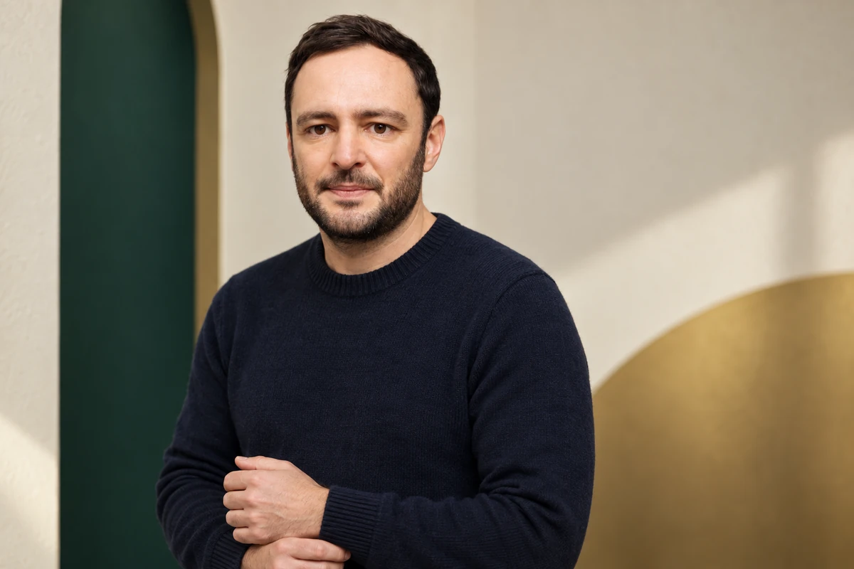 Portrait éditorial généré de Nicolas Julia