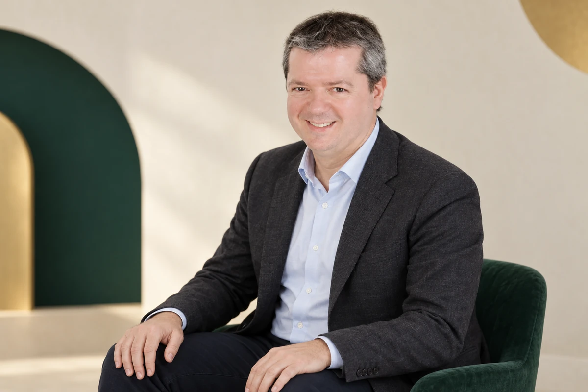 Portrait éditorial généré de Romain Niccoli