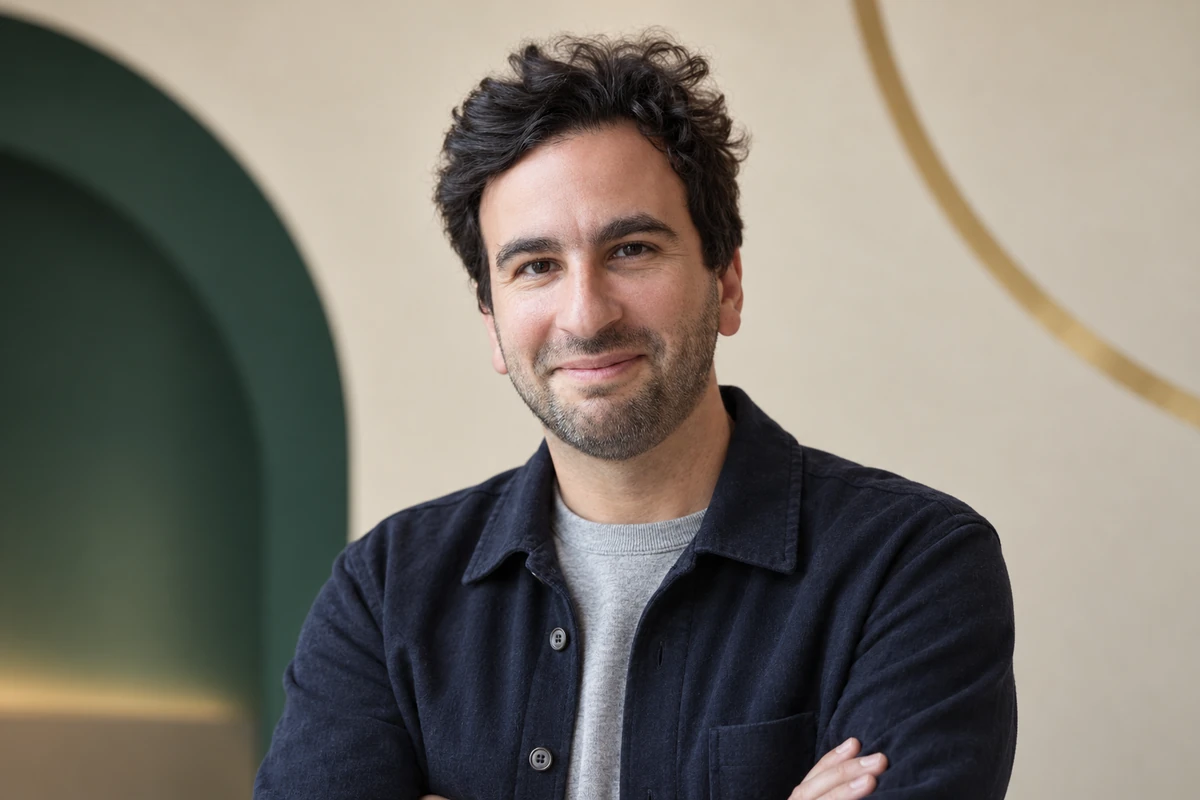 Portrait éditorial généré de Steve Anavi