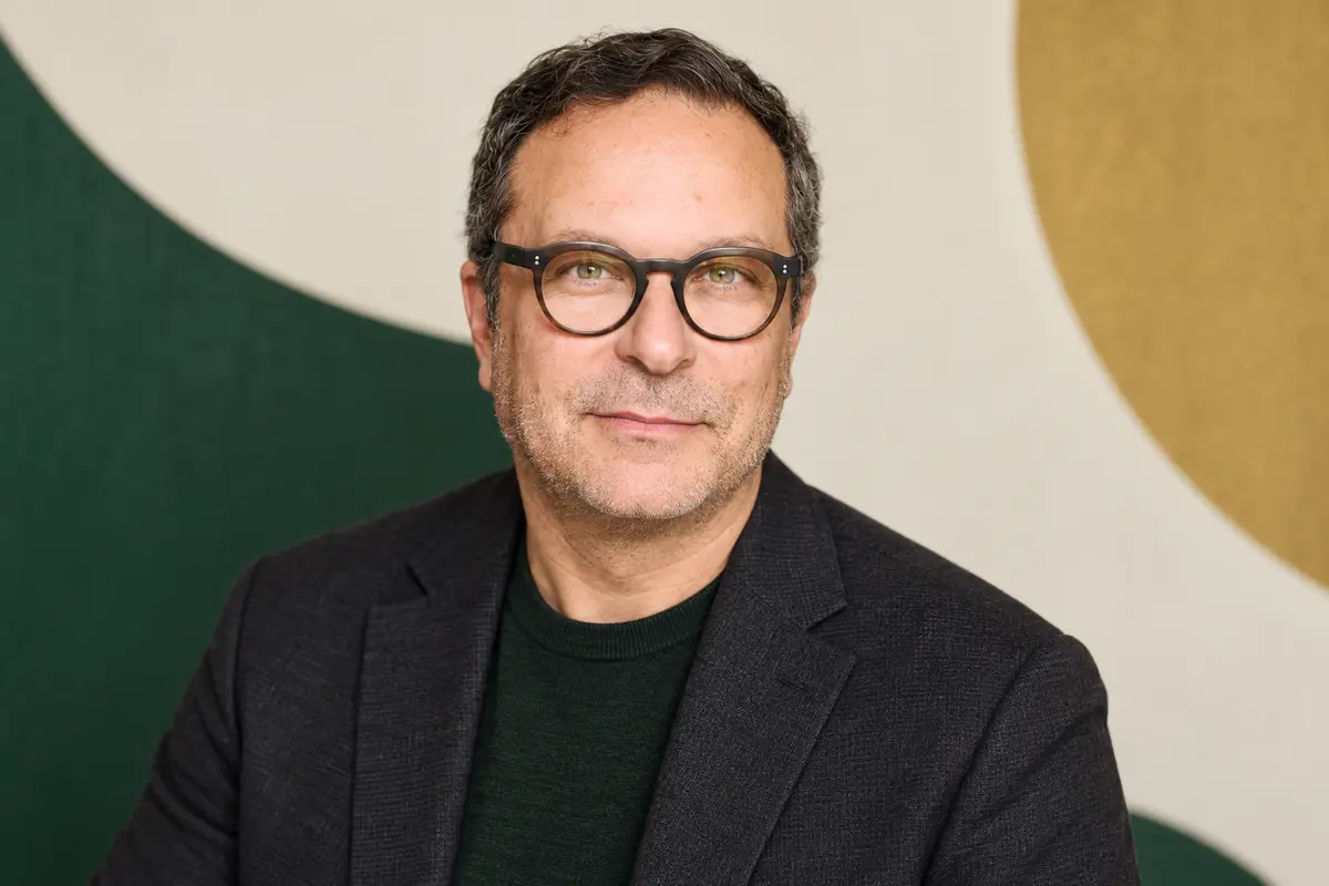 Portrait éditorial généré de Steve Rosenblum