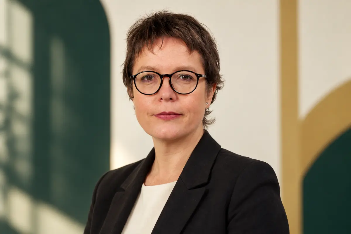 Portrait éditorial généré de Yseulys Costes
